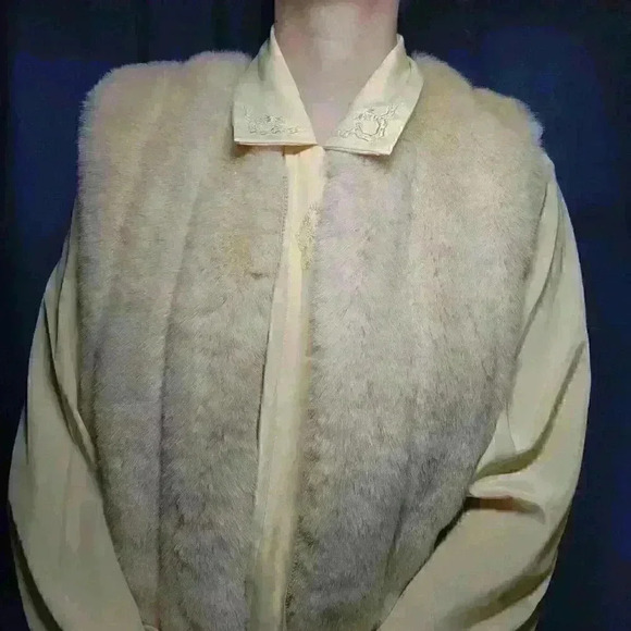 Super soft & comfy Y2K Bratz style light tam /  cream faux fur vest with zipper - Picture 6 of 15